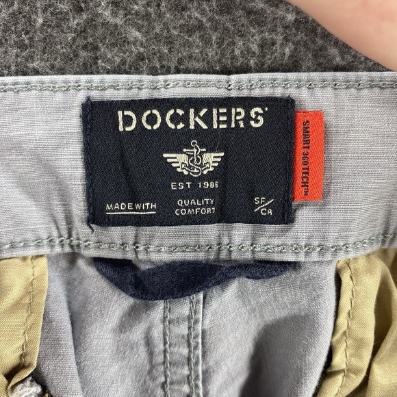 Dockers Pants Mens 36 Gray High Rise Smart 360 Tech Relaxed Cargo Workwear - Picture 11 of 13